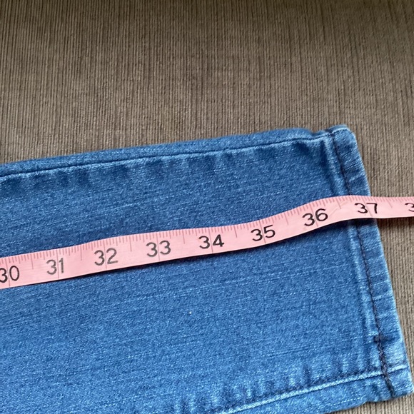 Old Navy Super Skinny Jeans Size 6  15”W x 37” L - Picture 5 of 5